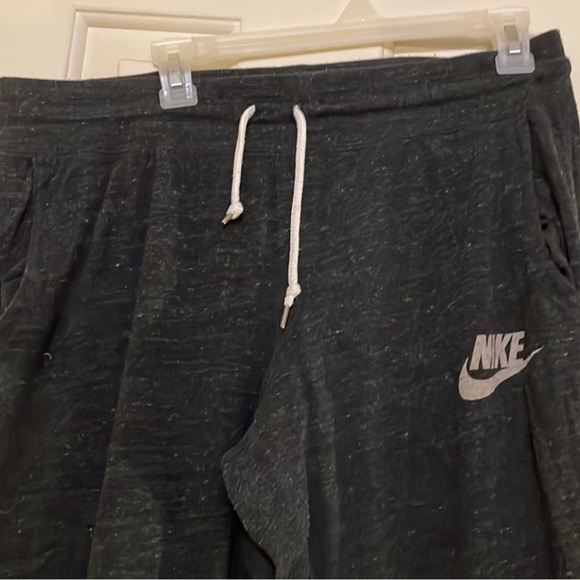 Nike Women’s Cropped Pants — Size Large - Picture 4 of 7